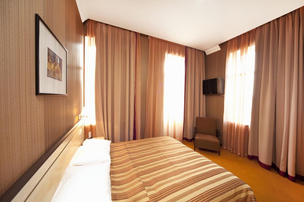 Hotel Rikhe Monika Tbilisi Room photo