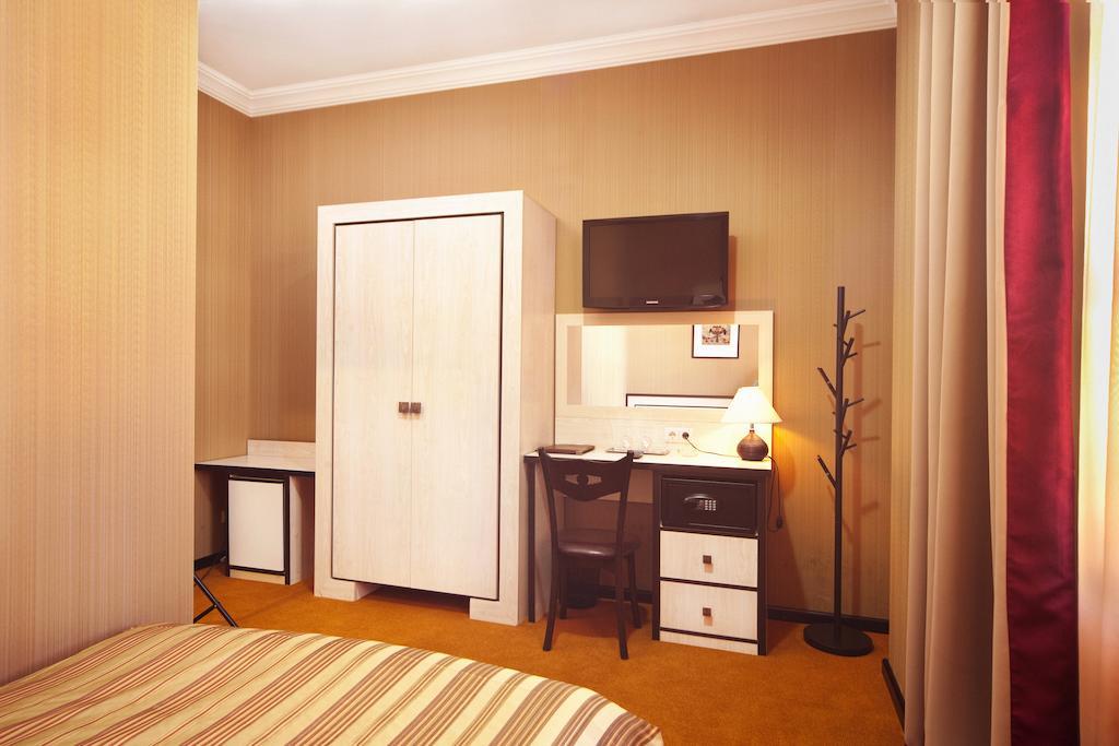 Hotel Rikhe Monika Tbilisi Room photo
