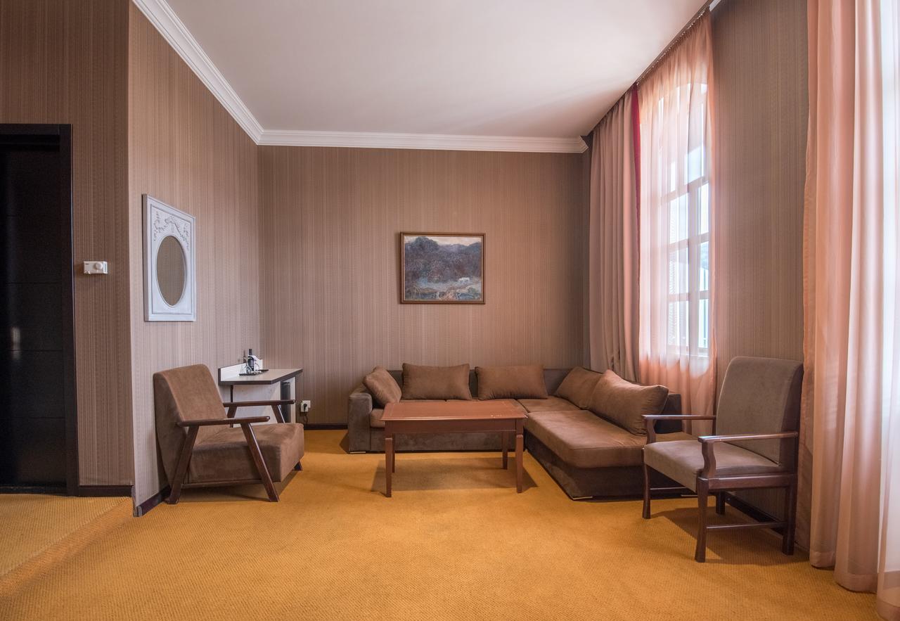 Hotel Rikhe Monika Tbilisi Exterior photo