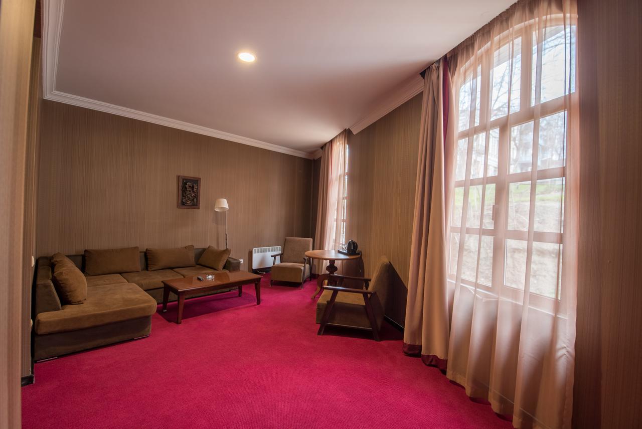 Hotel Rikhe Monika Tbilisi Exterior photo